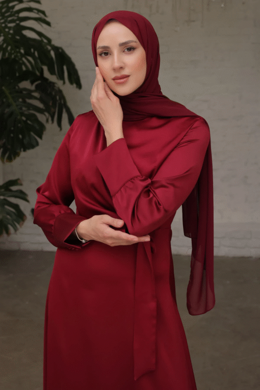 ⁦فستان سهرة من الساتان باللون العنابي⁩ - الصورة ⁦4⁩